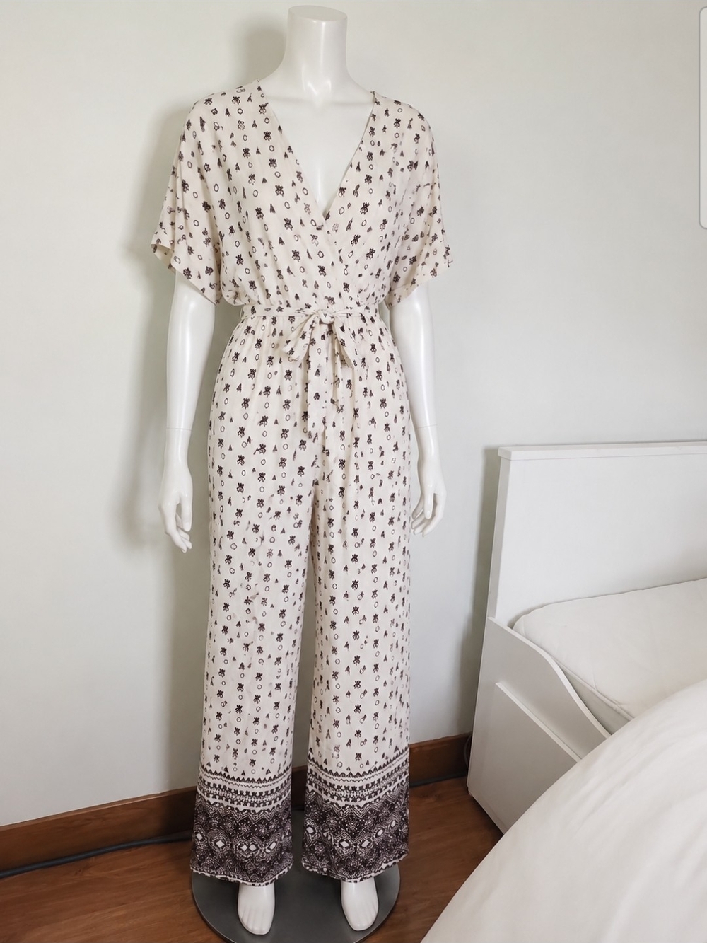Splendid Small Boho Wide Leg Jumpsuit Ivory Black Wrap Tie Waist 100% Rayon